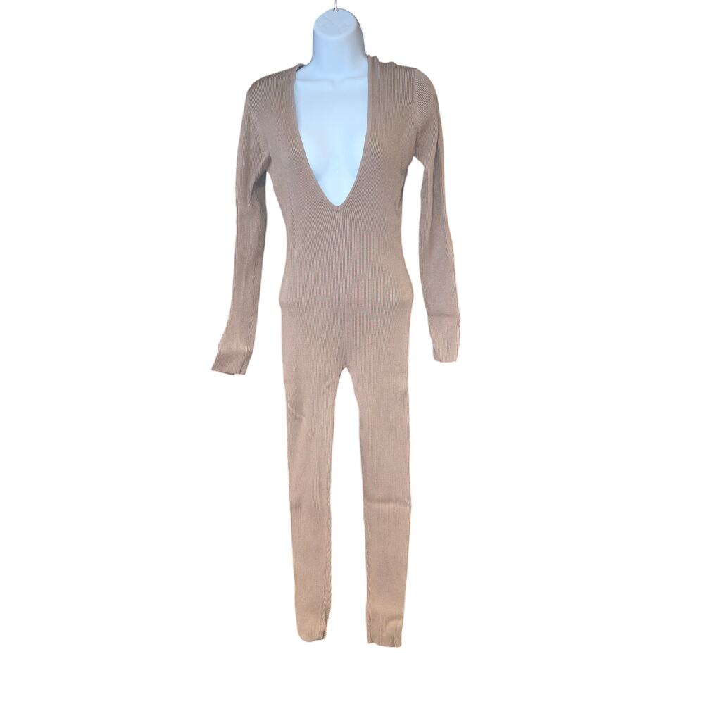 NWOT Fashion Nova deep V tan body suit / jumpsuit‎ sz L